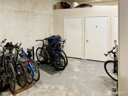 $749,000 | 210 10th Street, Unit 4, Kirkland, WA 98033