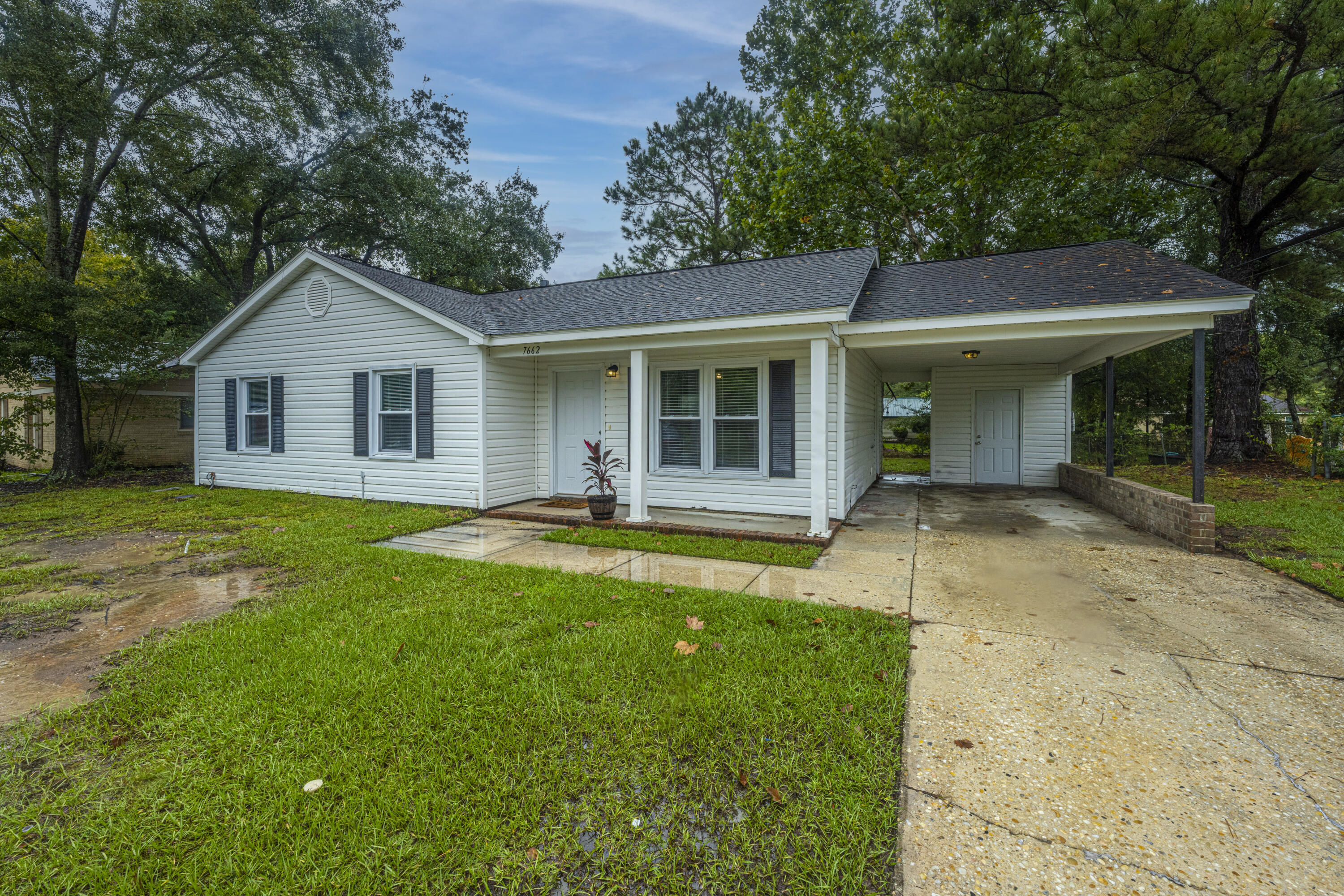 7662 Chippendale Road North Charleston, SC 29420 - Photo 1 of 26 DSC_5410