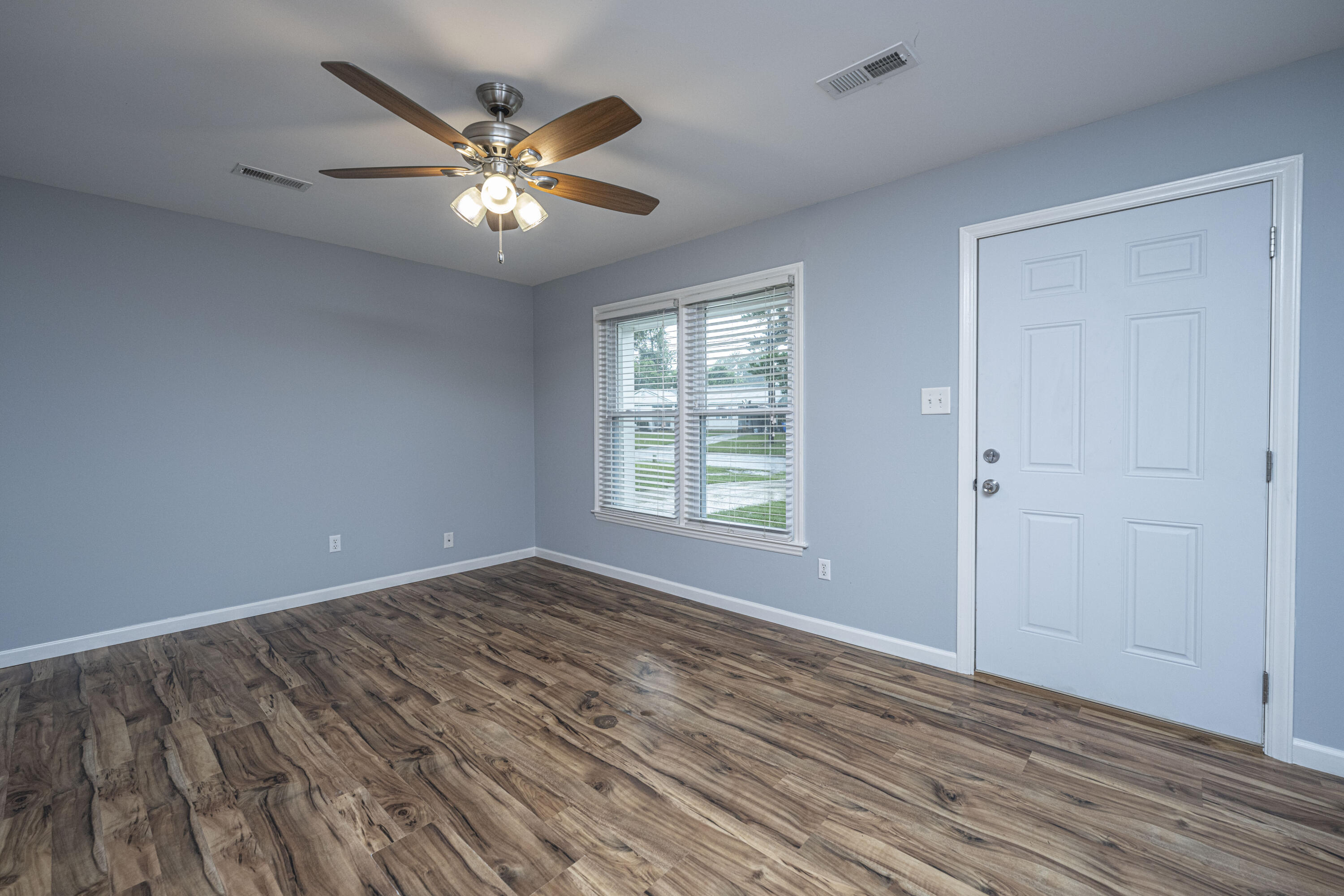 7662 Chippendale Road North Charleston, SC 29420 - Photo 3 of 26 DSC_5356