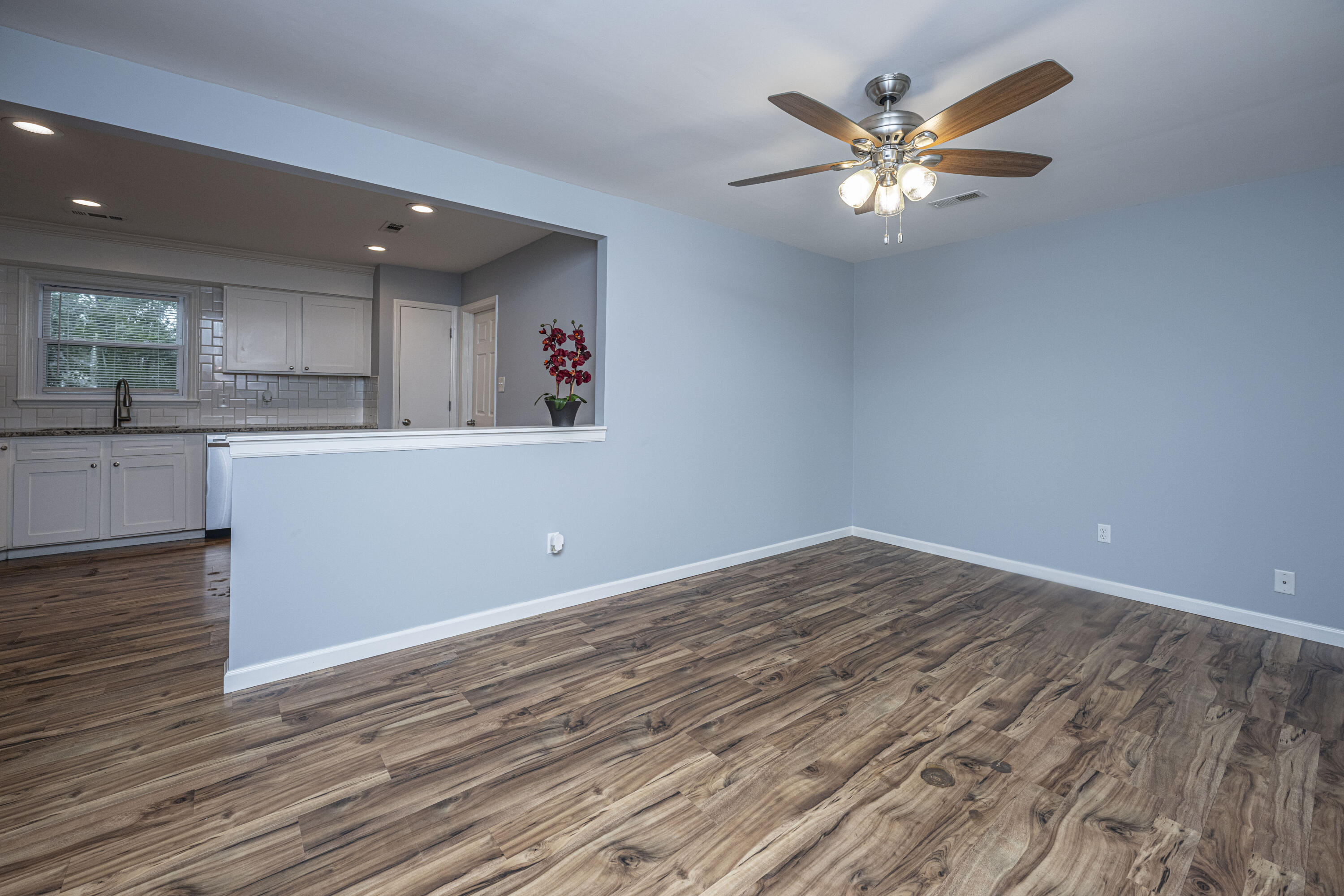 7662 Chippendale Road North Charleston, SC 29420 - Photo 4 of 26 DSC_5357