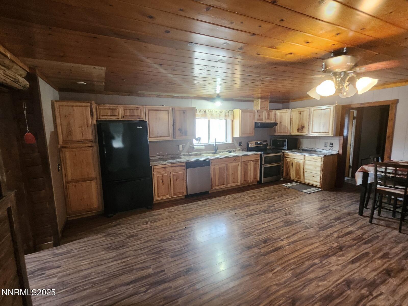 880 Truckee Lane Fernley, NV 89408 - Photo 4 of 18 20250829_124615