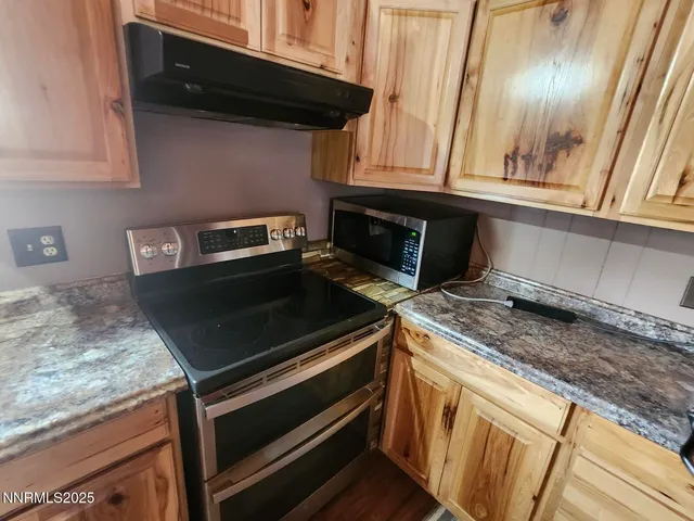 $1,600 | 880 Truckee Lane, Fernley, NV 89408