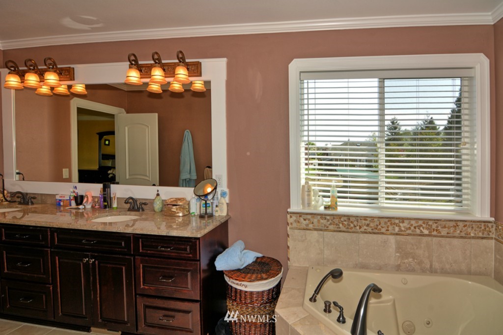 802 232nd Street Southeast Bothell, WA 98021 - Photo 13 of 21