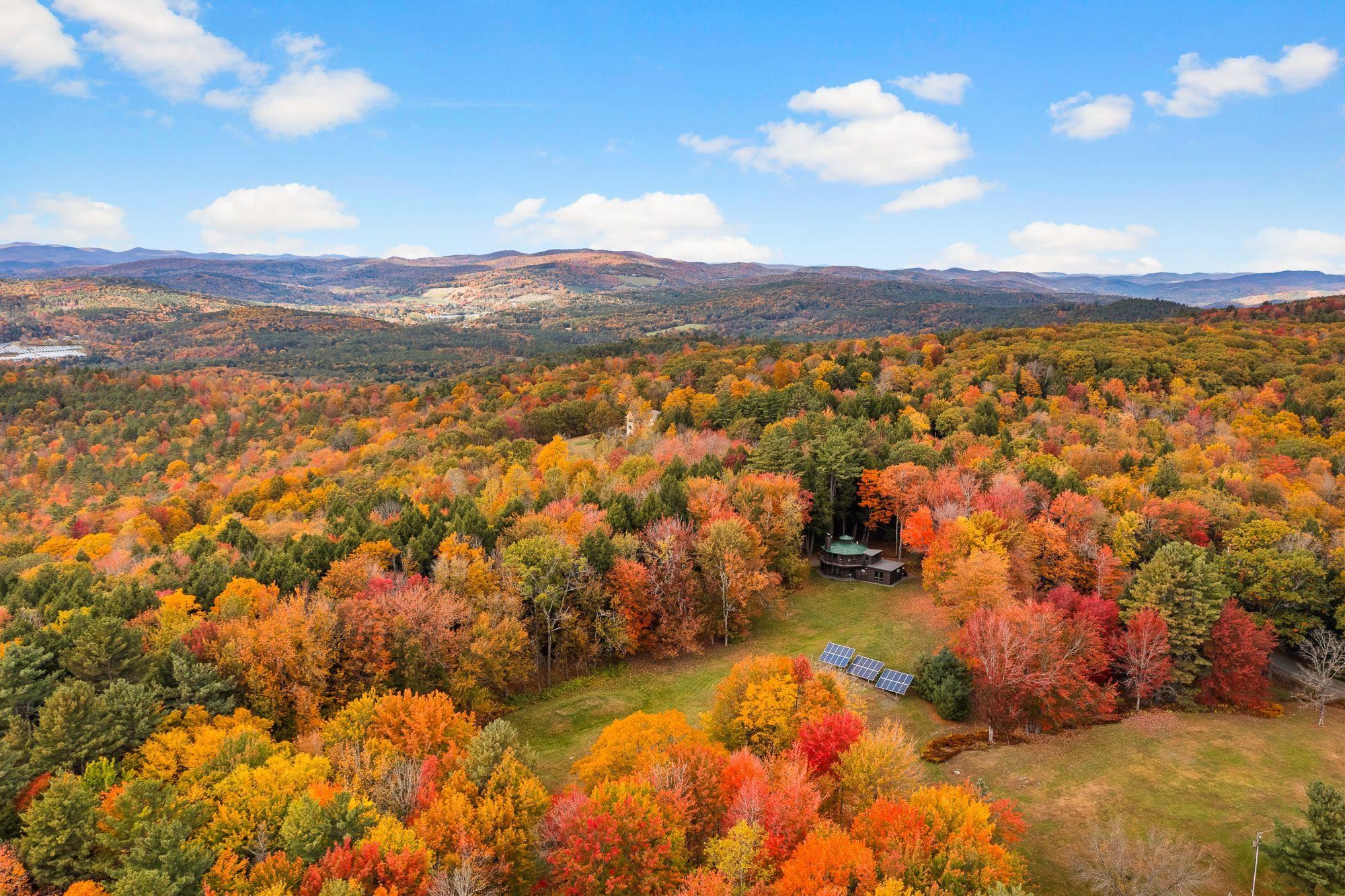 1370 Neal Road Hartford, VT 05001 - Photo 4 of 18 Gallery Image 4