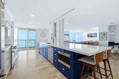 $1,850,000 | 2425 Gulf Of Mexico Drive, Unit 6D, Longboat Key, FL 34228