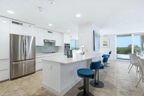 $1,850,000 | 2425 Gulf Of Mexico Drive, Unit 6D, Longboat Key, FL 34228
