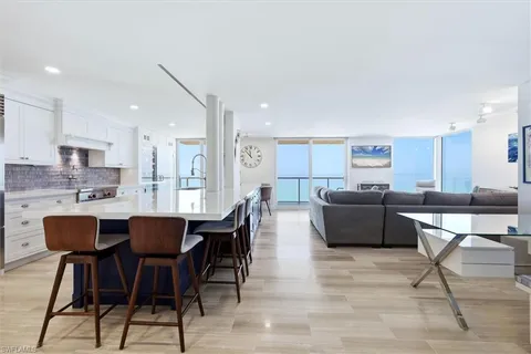 $1,850,000 | 2425 Gulf Of Mexico Drive, Unit 6D, Longboat Key, FL 34228