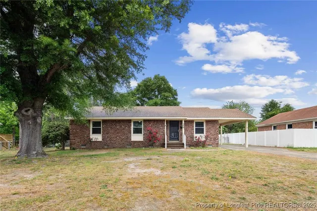 a view of a house with a backyard