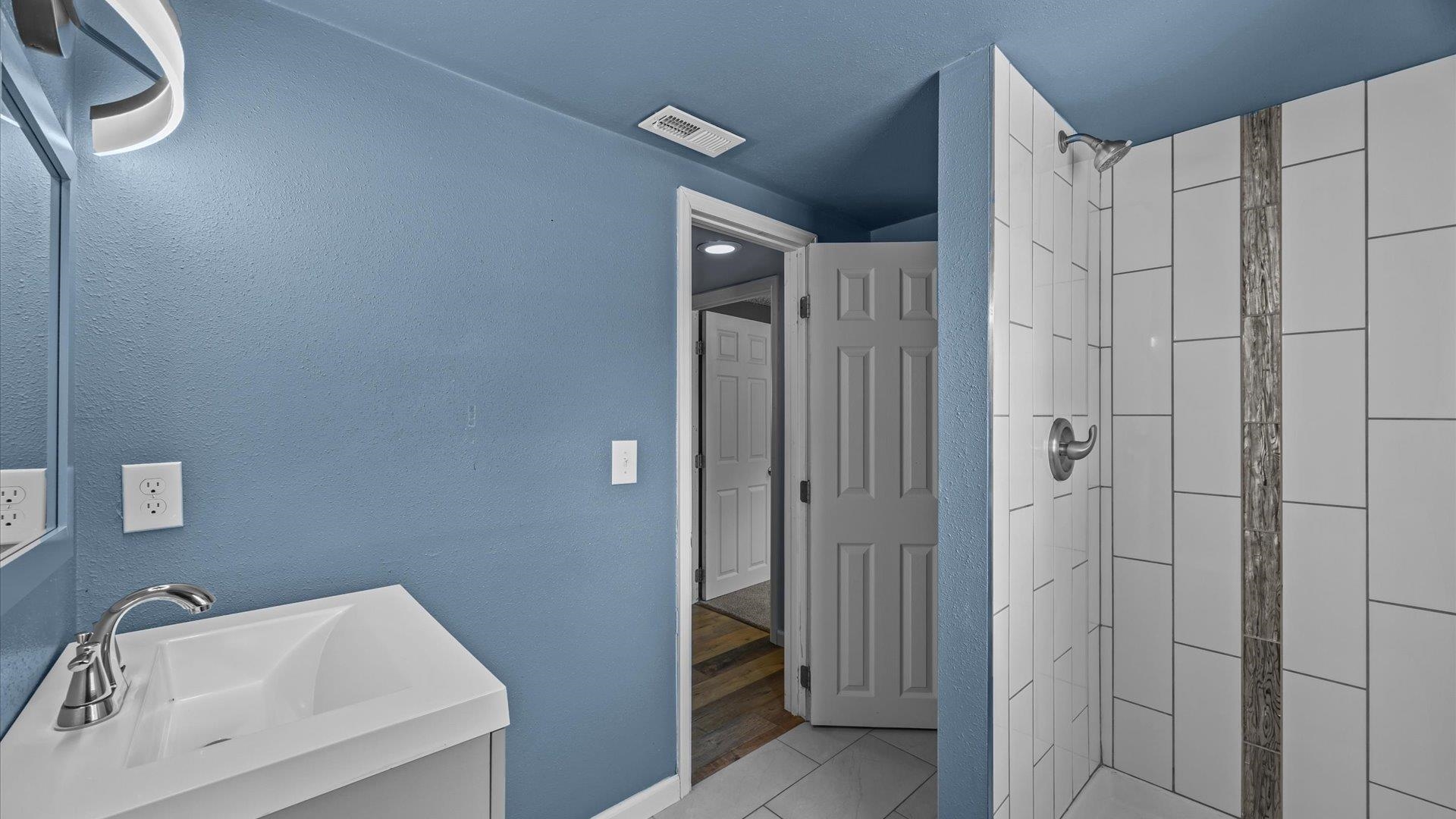 386 Ridge Cir Drive Grand Junction, CO 81507 - Photo 24 of 29 a bathroom with a shower and a sink