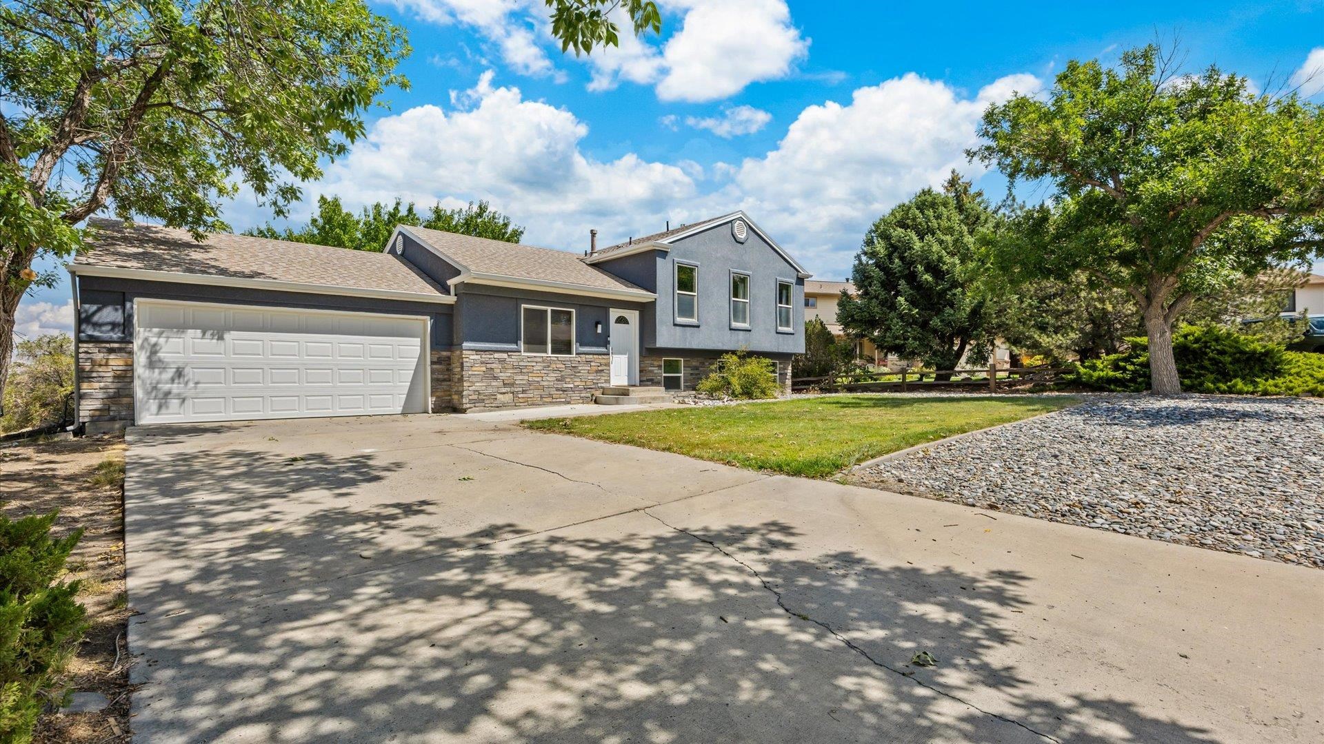 386 Ridge Cir Drive Grand Junction, CO 81507 - Photo 6 of 29 a front view of a house with a yard and garage