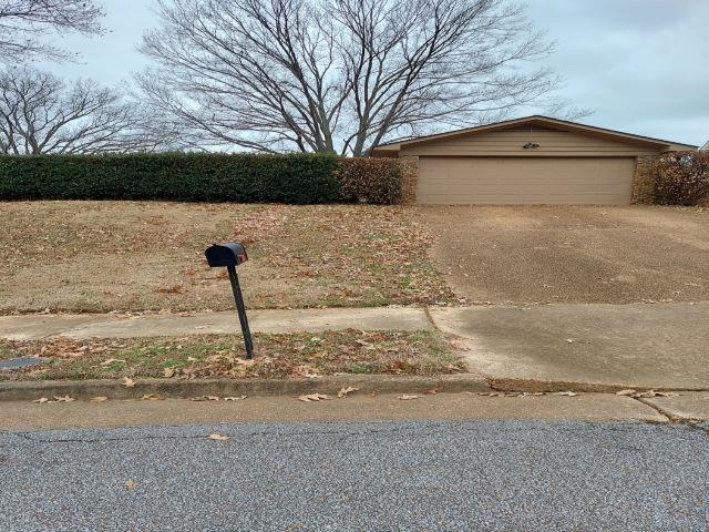 3615 County Gates Road Memphis, TN 38119 - Photo 2 of 7 a house with yard