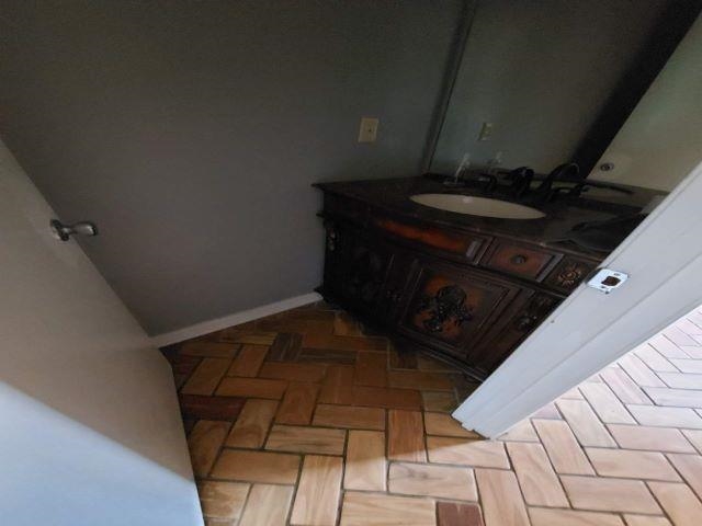 3615 County Gates Road Memphis, TN 38119 - Photo 5 of 7 a close view of shoes