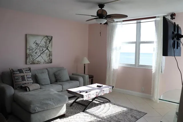 $3,750 | 3001 South Ocean Drive, Unit 1011, Hollywood, FL 33019