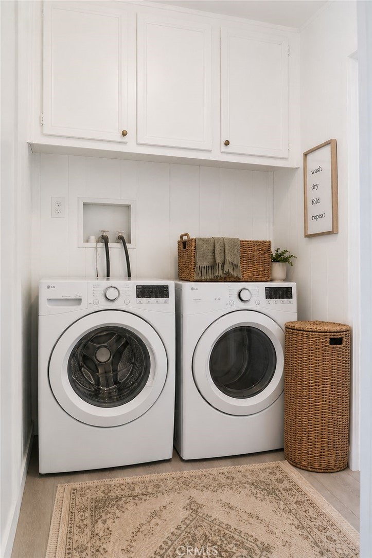 995 Pomona Road, Unit 33 Corona, CA 92882 - Photo 7 of 25 a utility room with dryer and washer