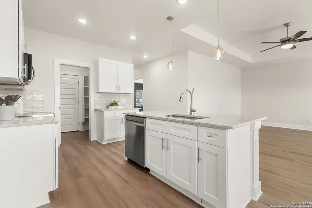 $339,900 | 952 Rimrock Cove, Spring Branch, TX 78070