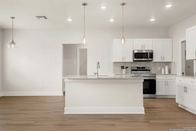 $339,900 | 952 Rimrock Cove, Spring Branch, TX 78070