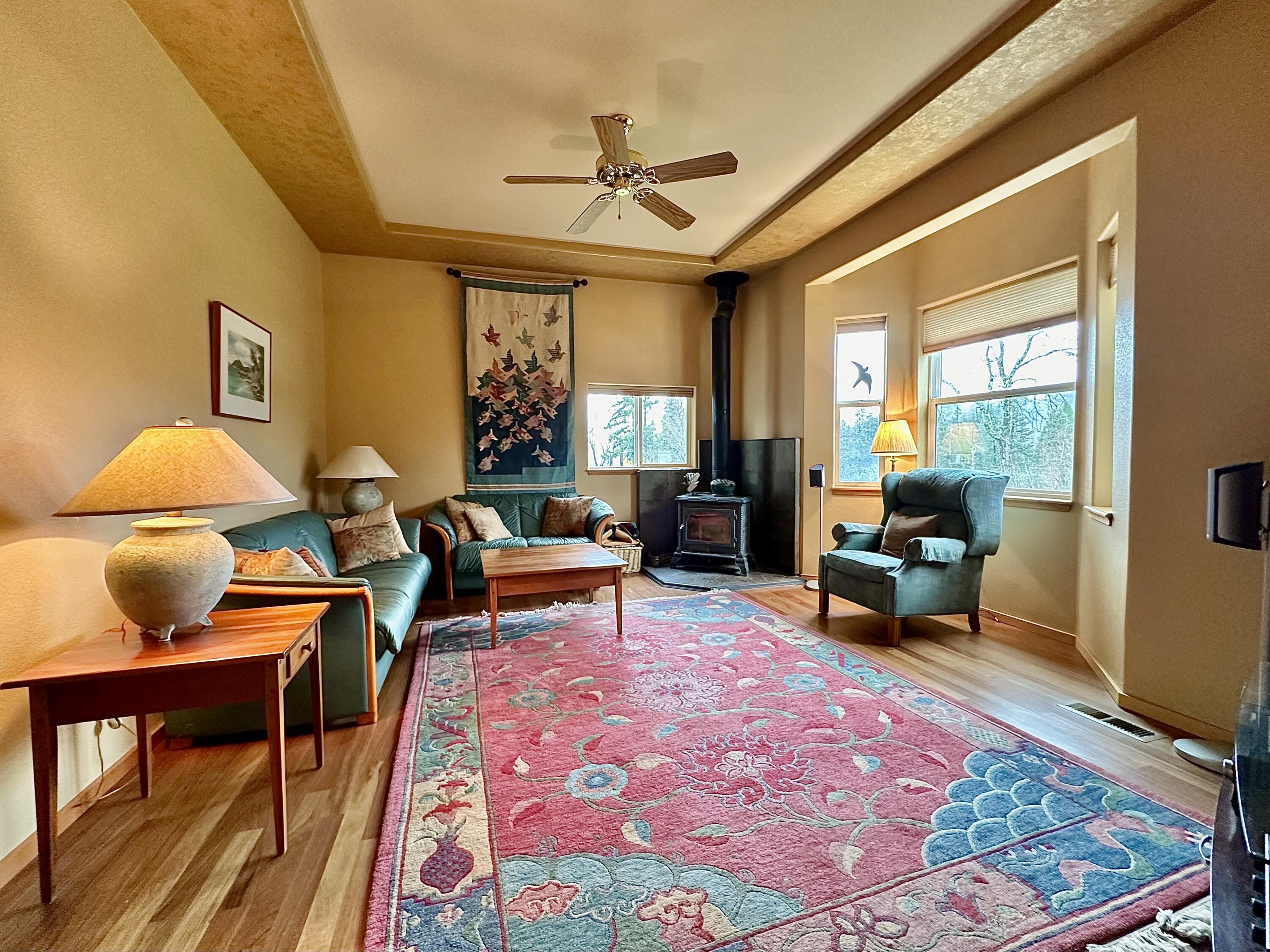 8548 Wagner Creek Road Talent, OR 97540 - Photo 9 of 100 2 Living rm
