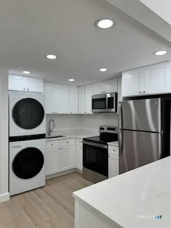 $2,076 | 38 B Putnam Green, Unit D, Greenwich, CT 06830