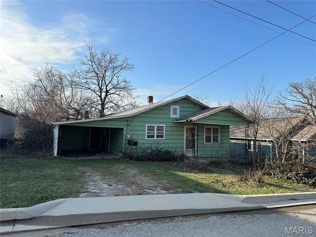 $12,500 | 805 North Henderson Street, Salem, MO 65560