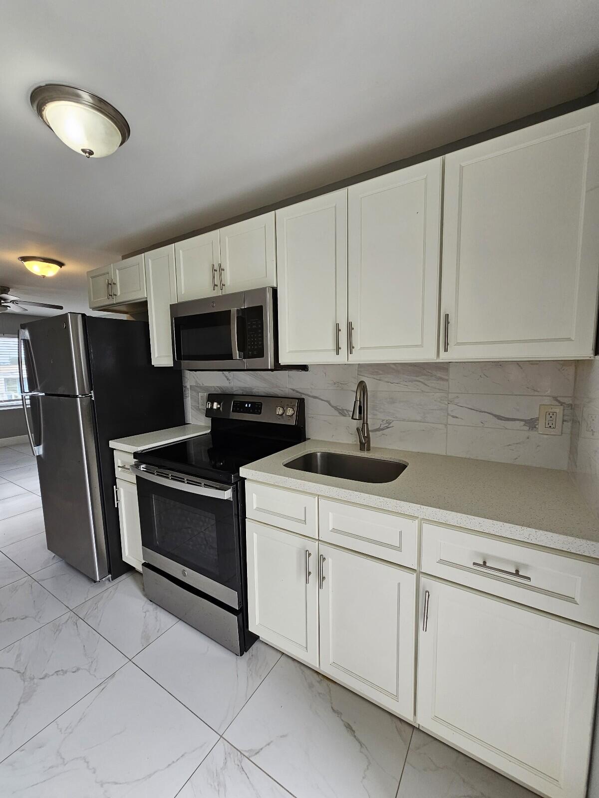 933 West 7th Street, Unit C Riviera Beach, FL 33404 - Photo 6 of 16