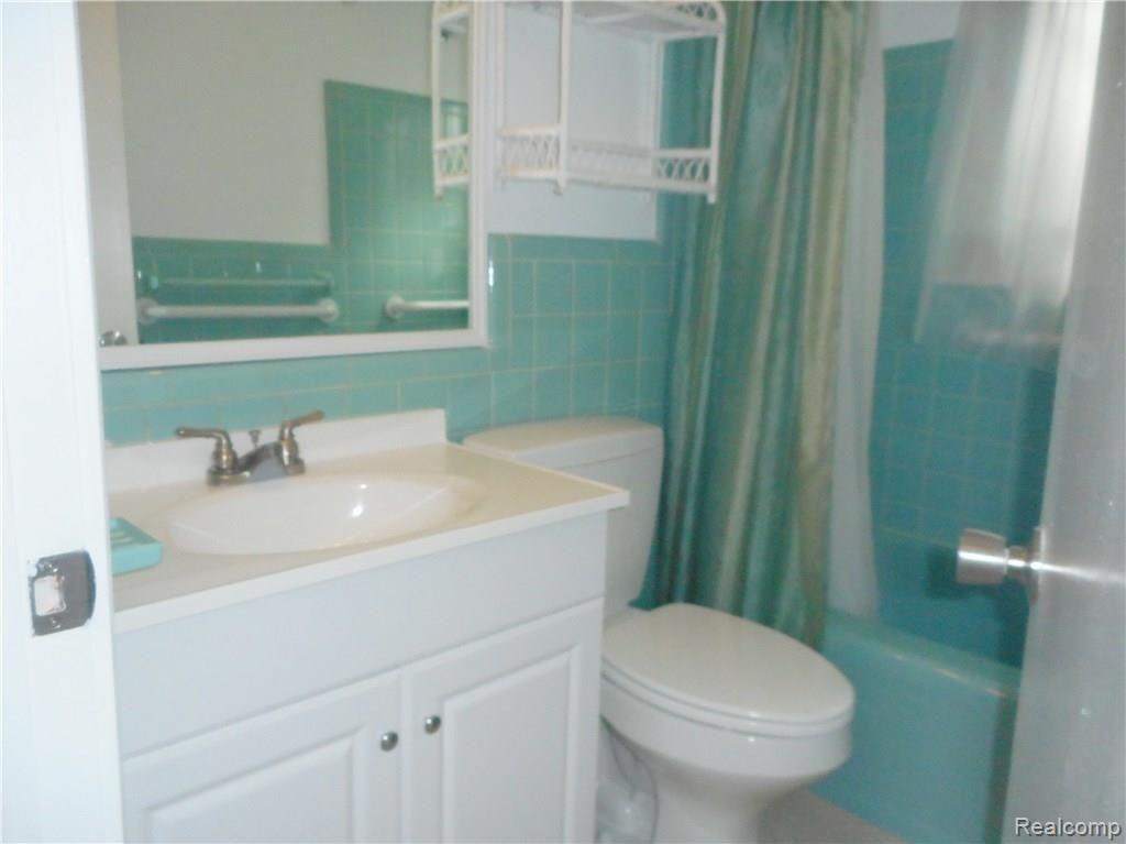 850 North Adams Road, Unit 25 Birmingham, MI 48009 - Photo 12 of 12 DSCN3265.JPG