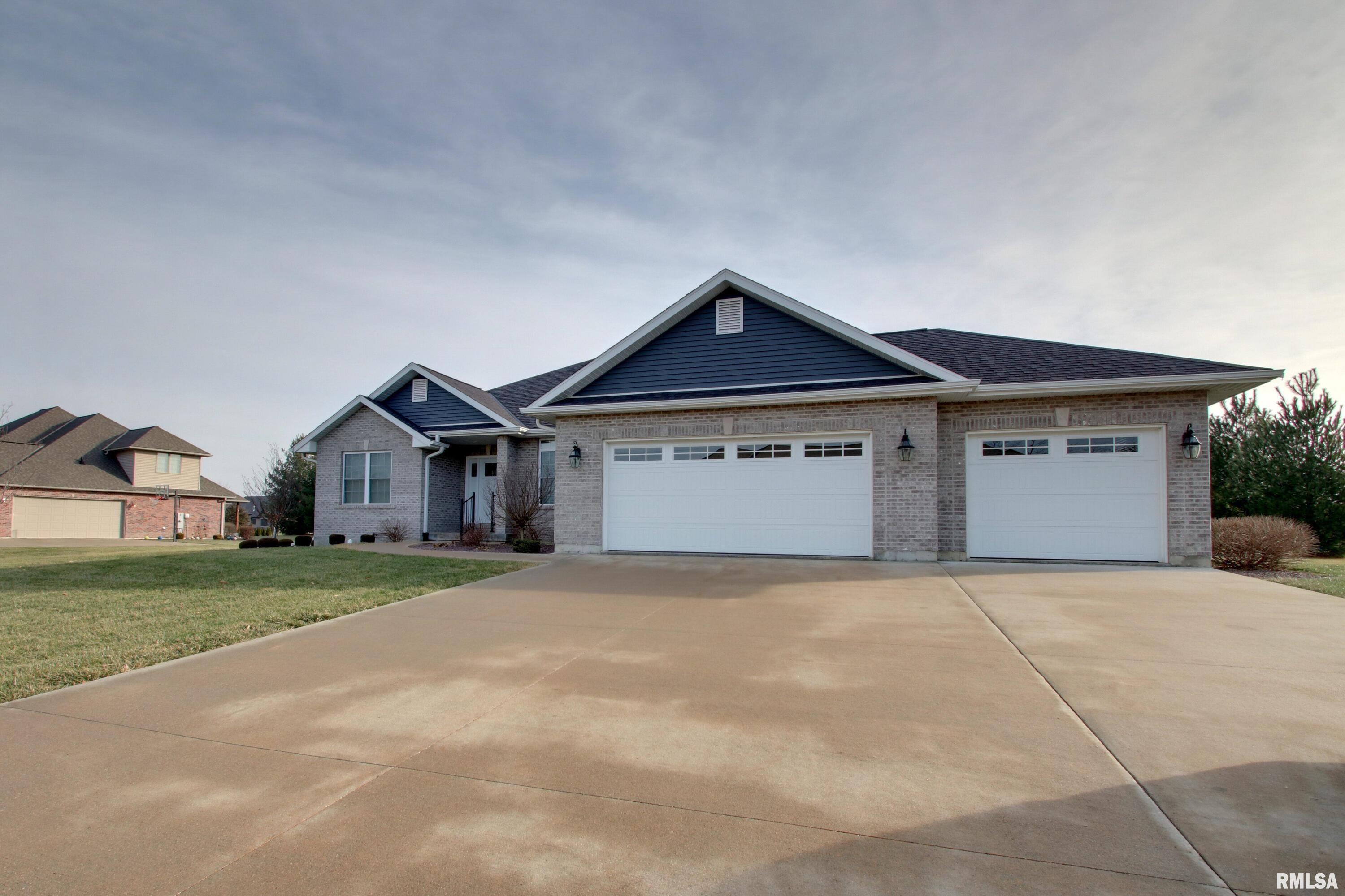 829 South 43rd Street Quincy, IL 62305 - Photo 2 of 24