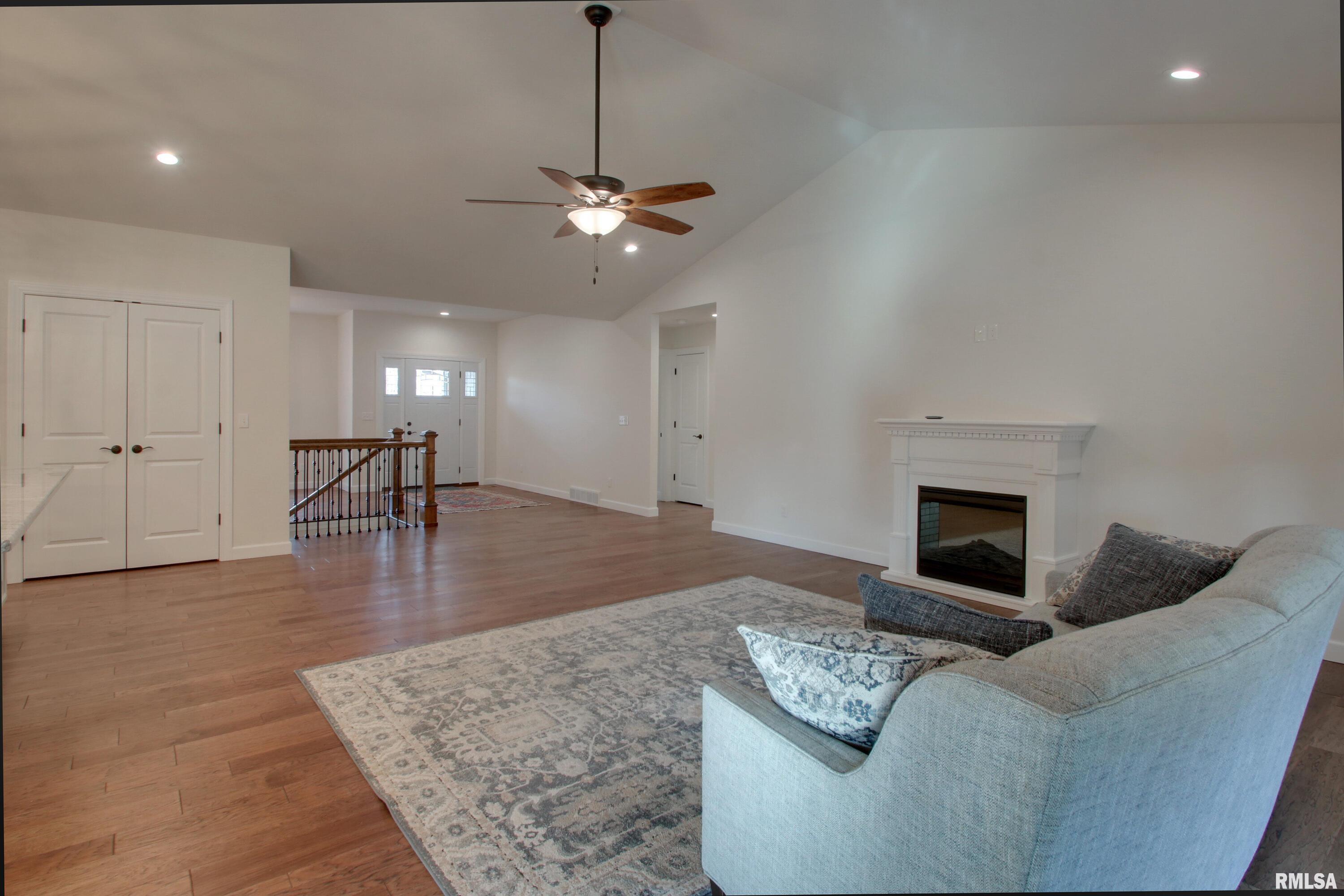 829 South 43rd Street Quincy, IL 62305 - Photo 4 of 24