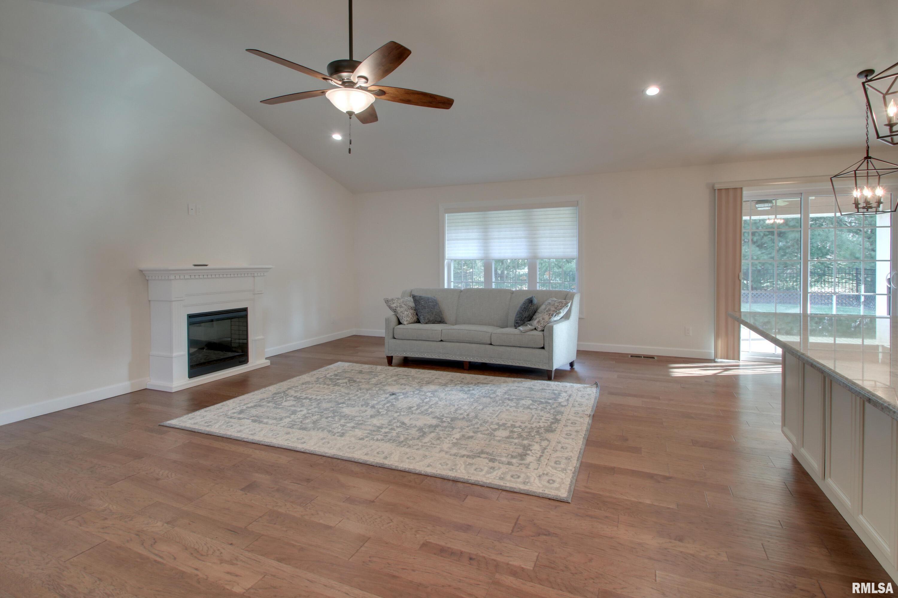 829 South 43rd Street Quincy, IL 62305 - Photo 5 of 24