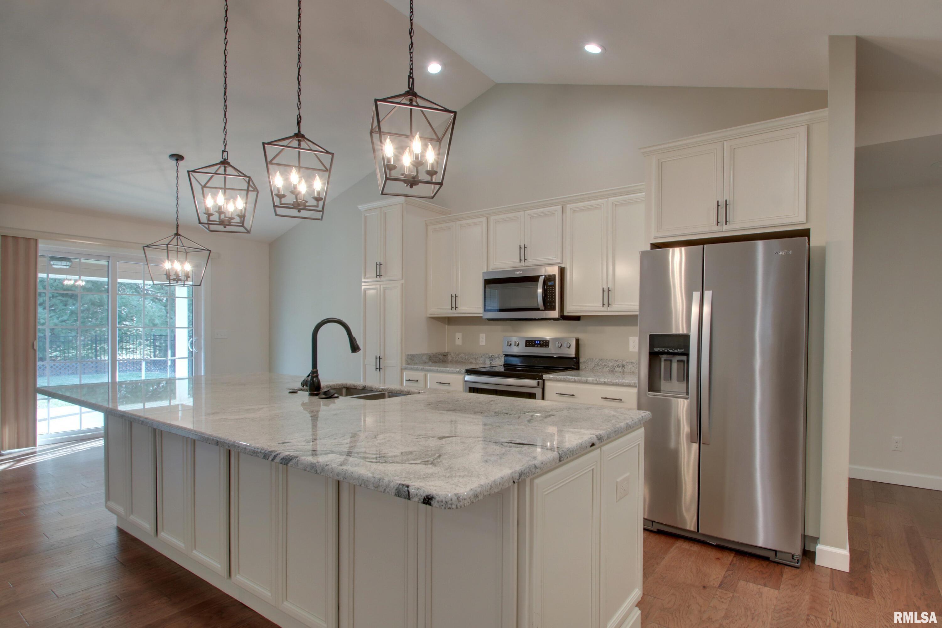 829 South 43rd Street Quincy, IL 62305 - Photo 7 of 24