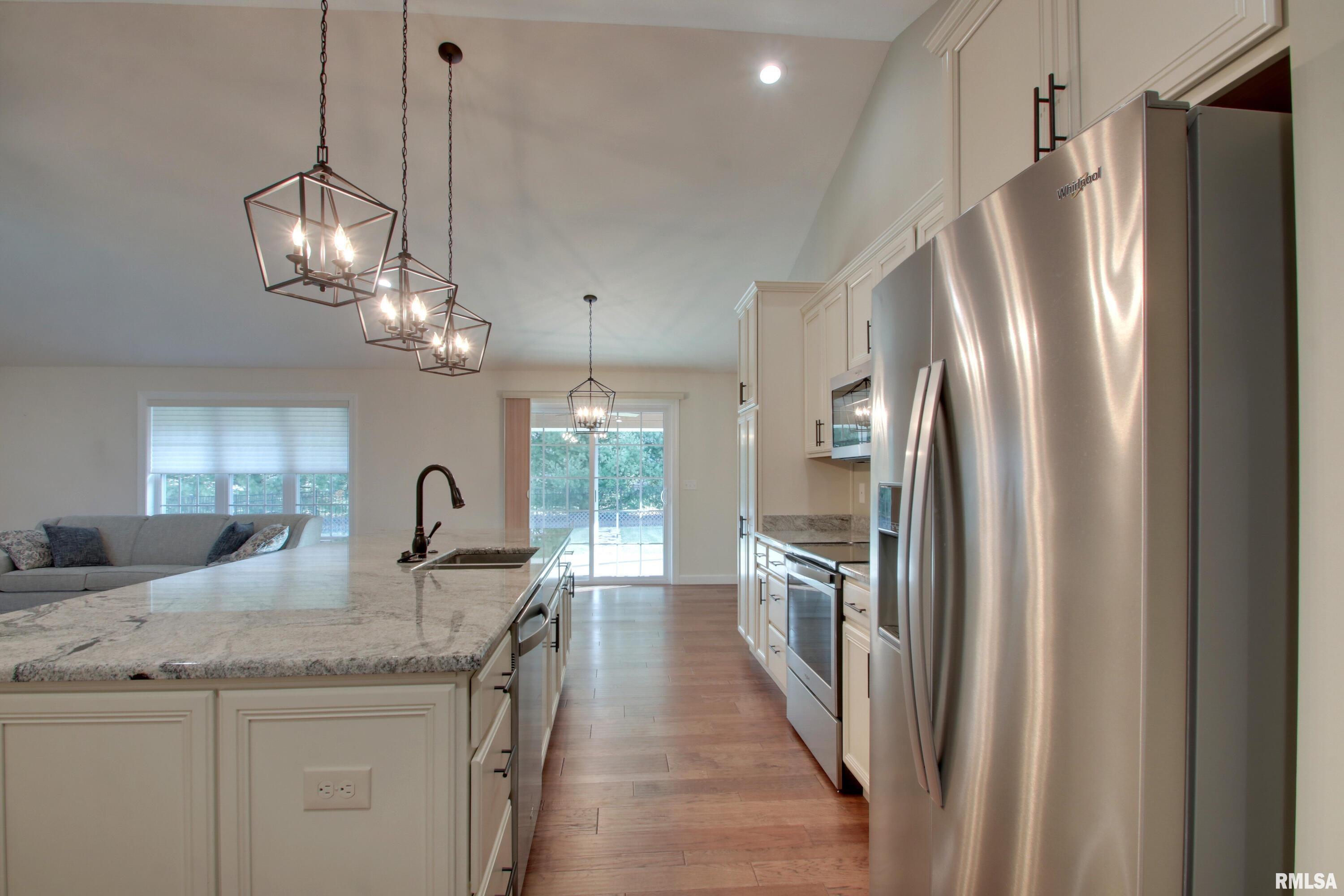 829 South 43rd Street Quincy, IL 62305 - Photo 8 of 24