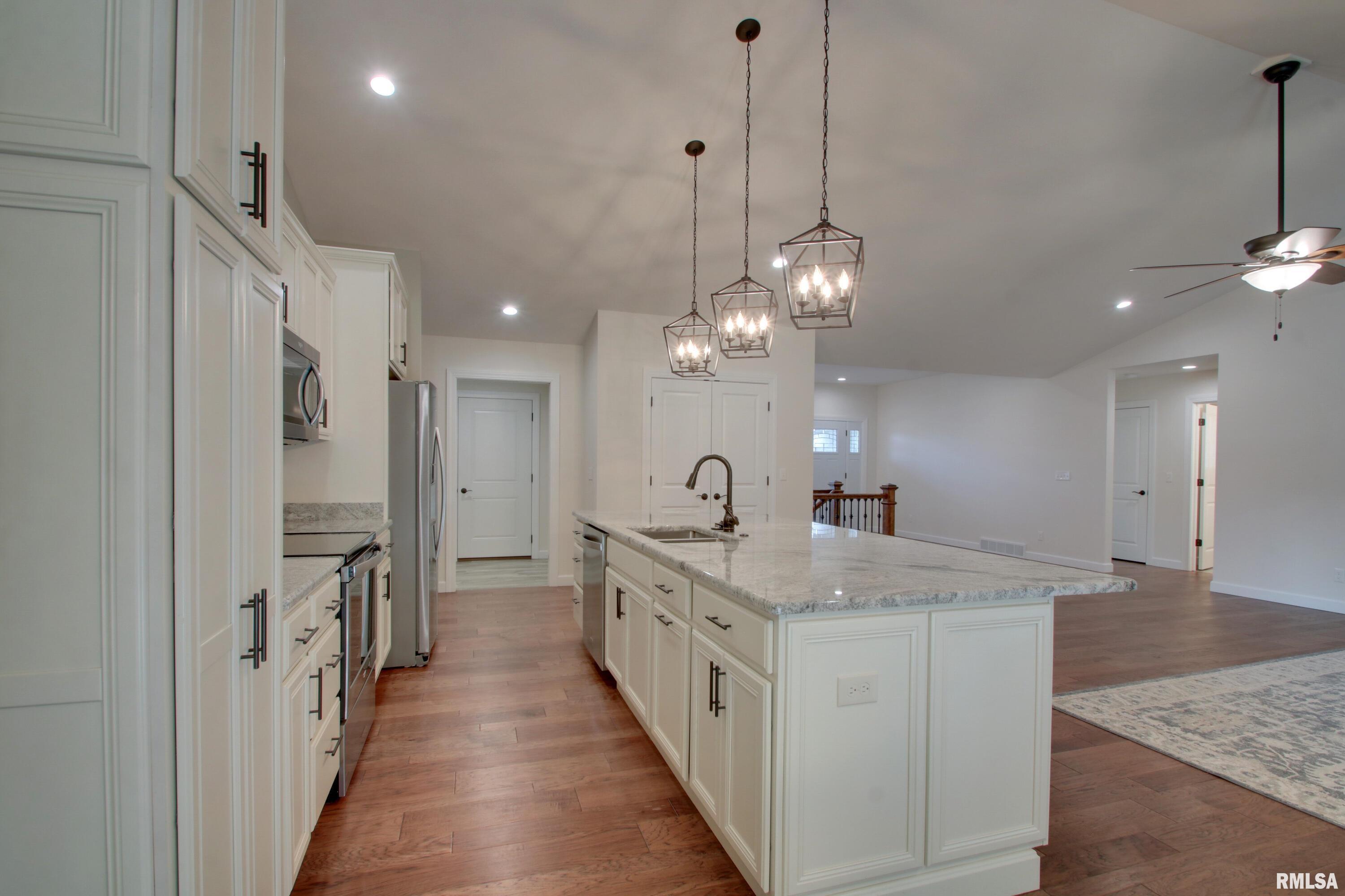 829 South 43rd Street Quincy, IL 62305 - Photo 9 of 24