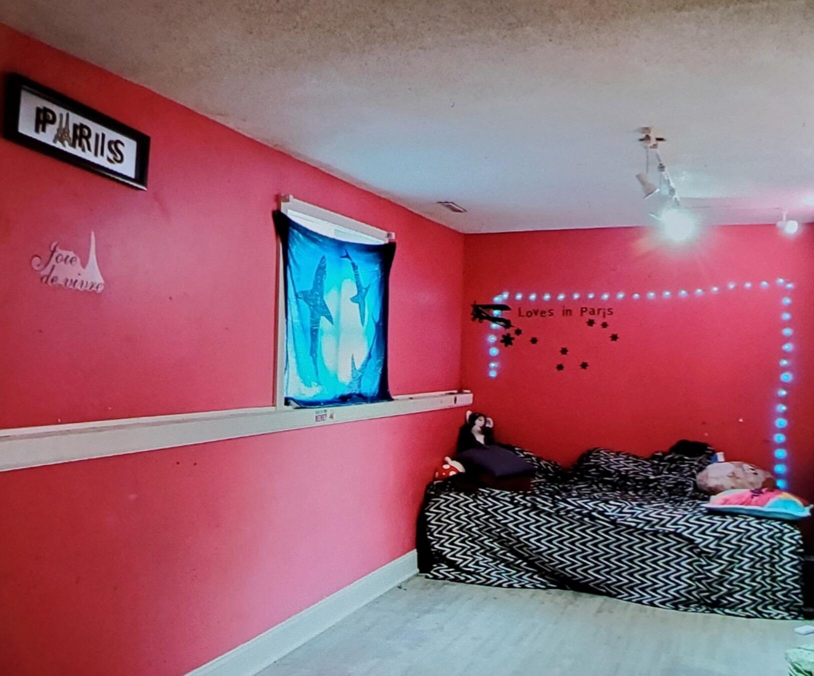 629 West South Street Crown Point, IN 46307 - Photo 20 of 23 a room with painted walls