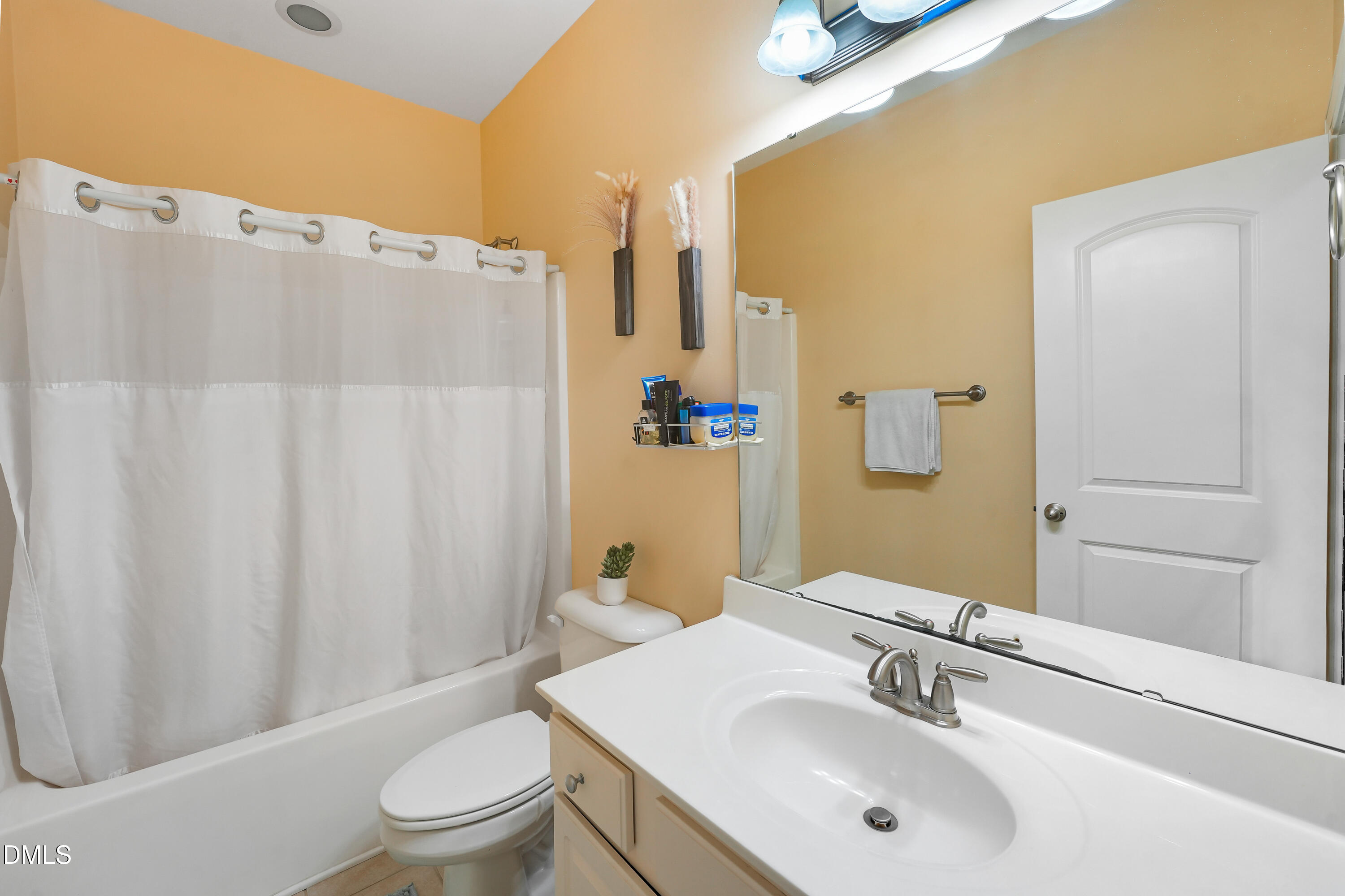 847 Historian Street Raleigh, NC 27603 - Photo 19 of 52 847 Histiorian St_www.scalaphotography.c