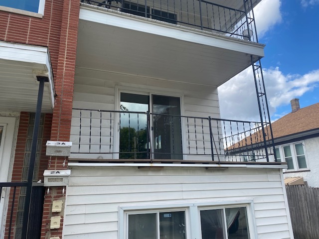 809 Vine Street Joliet, IL 60435 - Photo 2 of 8 a view of a house with a balcony