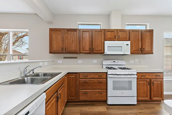 $219,000 | 115 Hunter Court, Grayslake, IL 60030