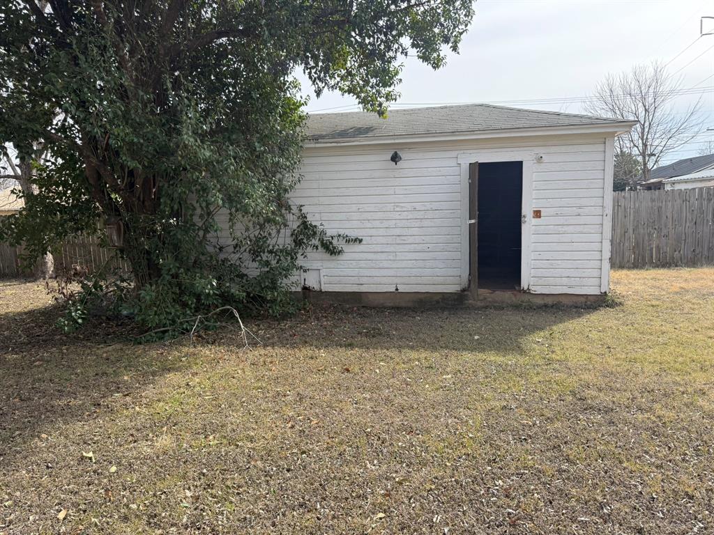 3211 North 25th Street Waco, TX 76708 - Photo 10 of 12 a view of backyard of house