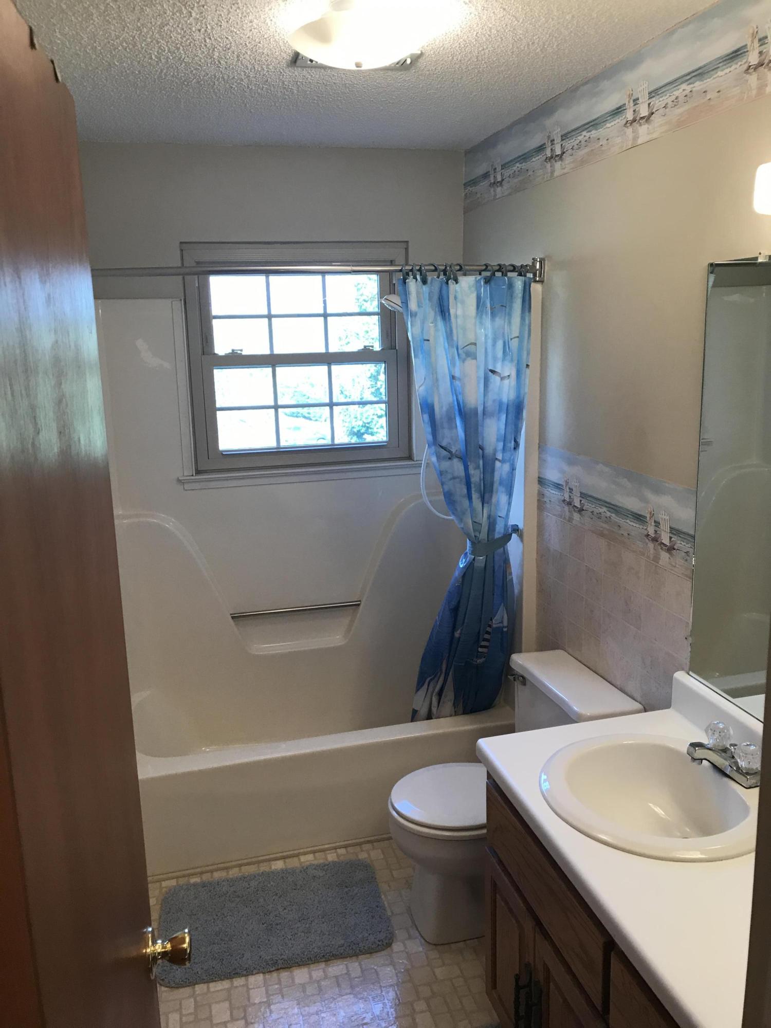 401 Ridgecrest Drive LaFayette, GA 30728 - Photo 19 of 28 Upstairs bath
