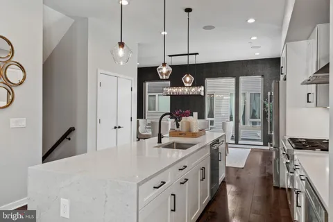 $1,249,000 | 3200 Parkview Walk, Philadelphia, PA 19125