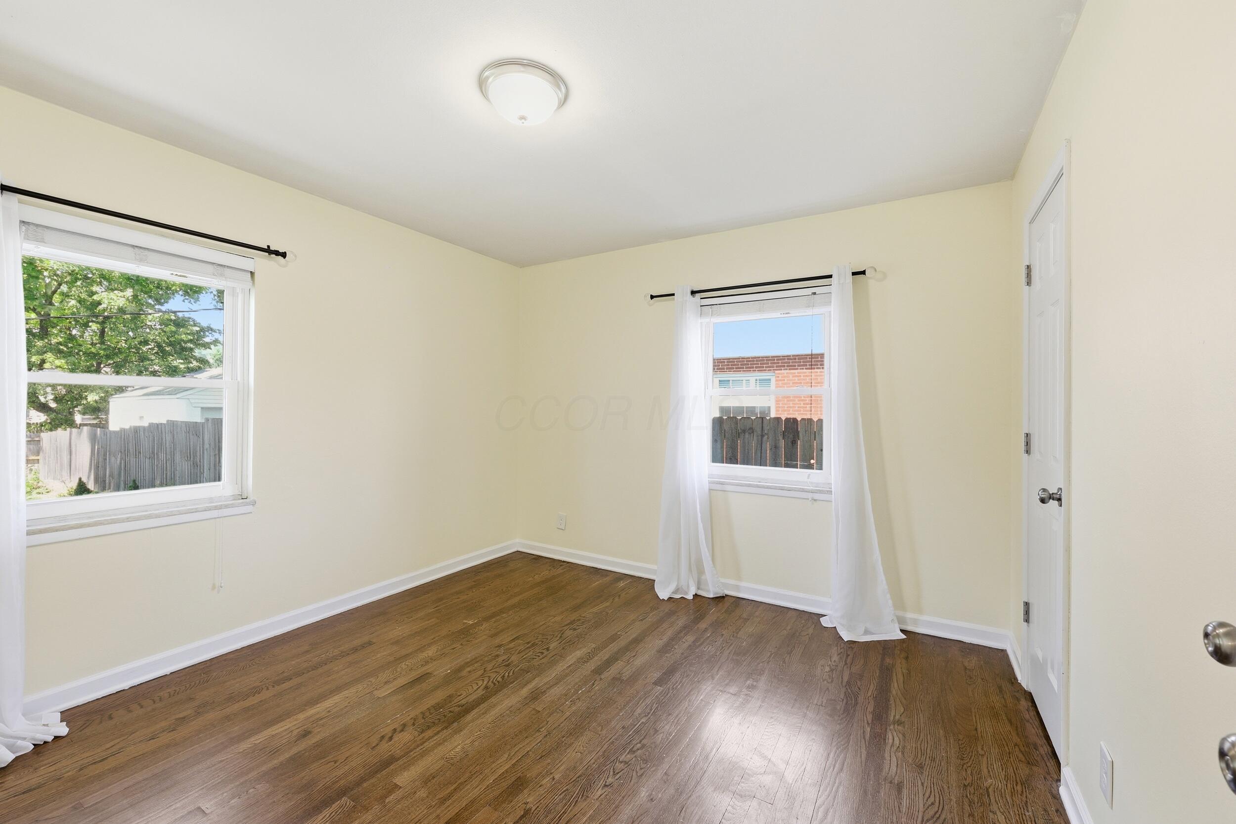 943 South Chesterfield Road Columbus, OH 43209 - Photo 11 of 31 Bedroom 1