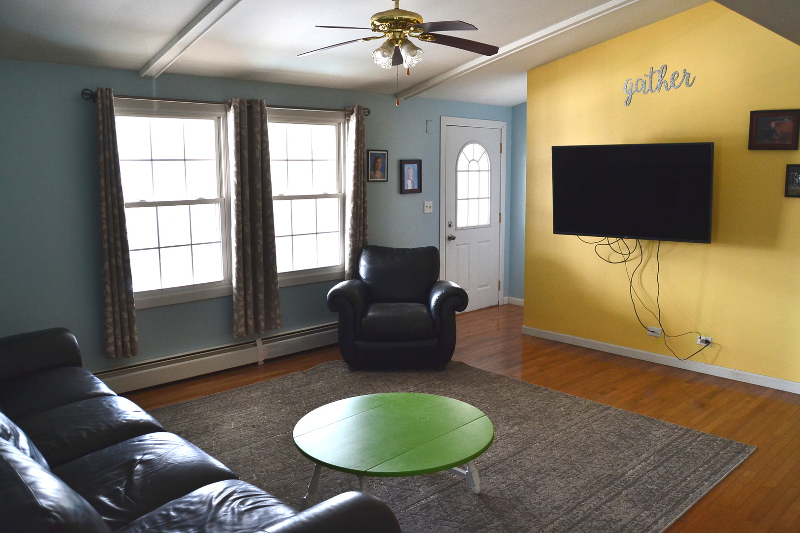 5126 Park Road Clinton, IL 61727 - Photo 8 of 25 a living room with furniture and a flat screen tv