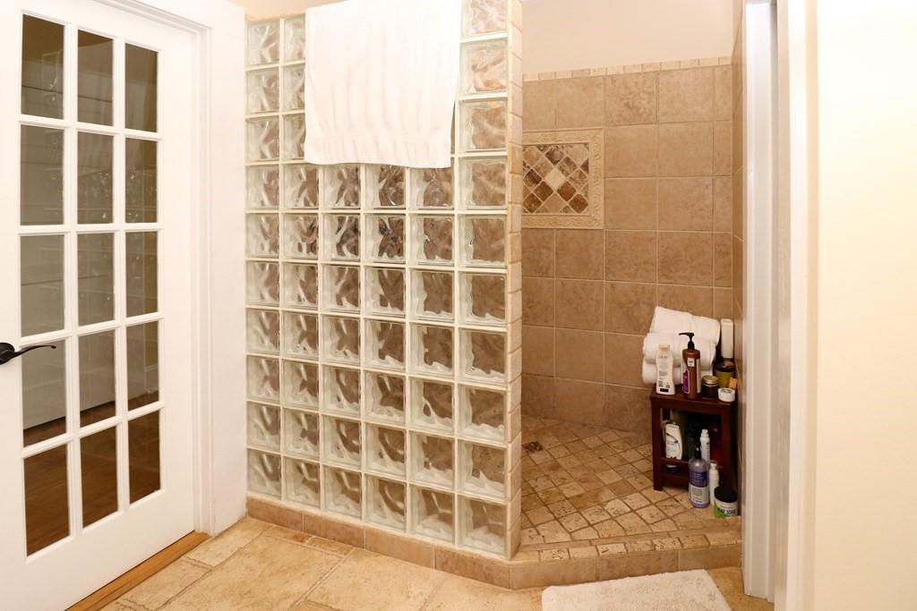 114 North 3rd Avenue Chatsworth, GA 30705 - Photo 33 of 59 a view of a bathroom with a shower