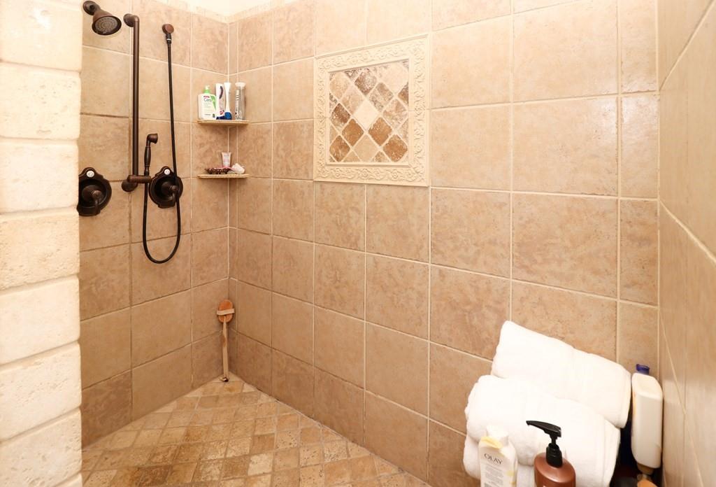 114 North 3rd Avenue Chatsworth, GA 30705 - Photo 34 of 59 a bathroom with a shower