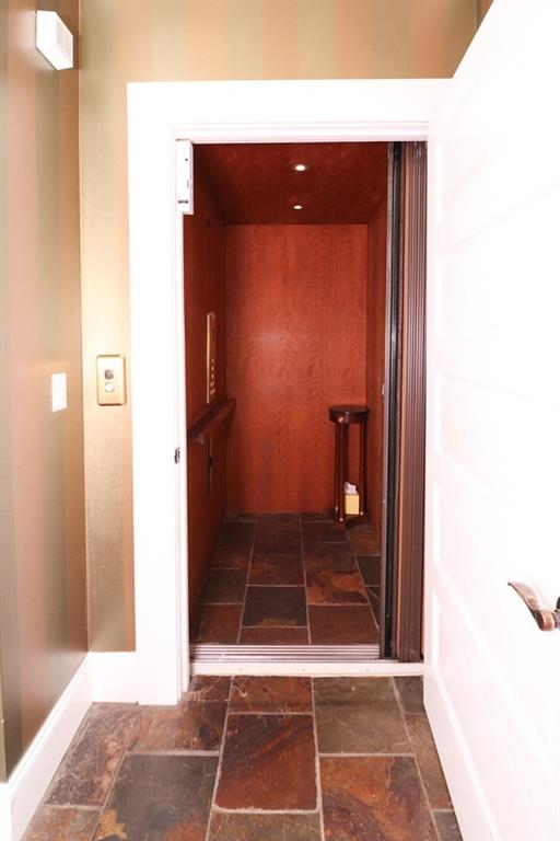 114 North 3rd Avenue Chatsworth, GA 30705 - Photo 45 of 59 a bathroom with a shower