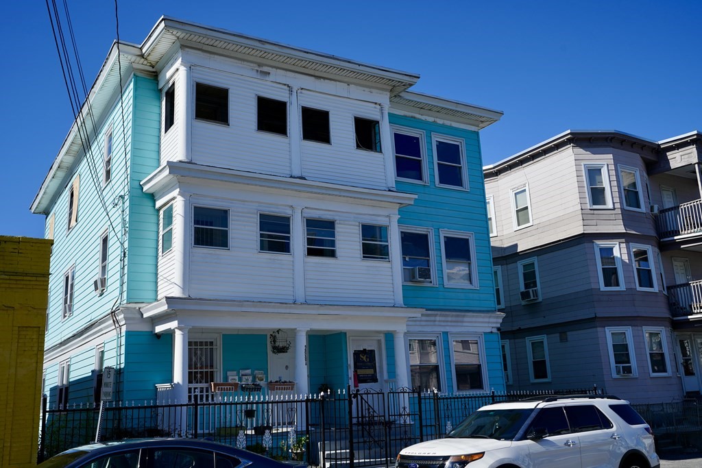 298 Lawrence Street Lawrence, MA 01841 - Photo 2 of 42 a front view of a residential apartment building with a yard
