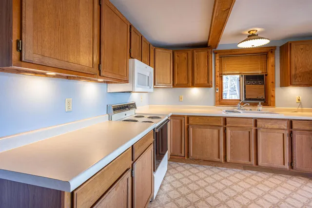 $299,900 | W7980 Glacier Lake Lane, Oxford, WI 53952