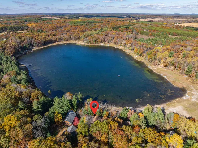 $299,900 | W7980 Glacier Lake Lane, Oxford, WI 53952