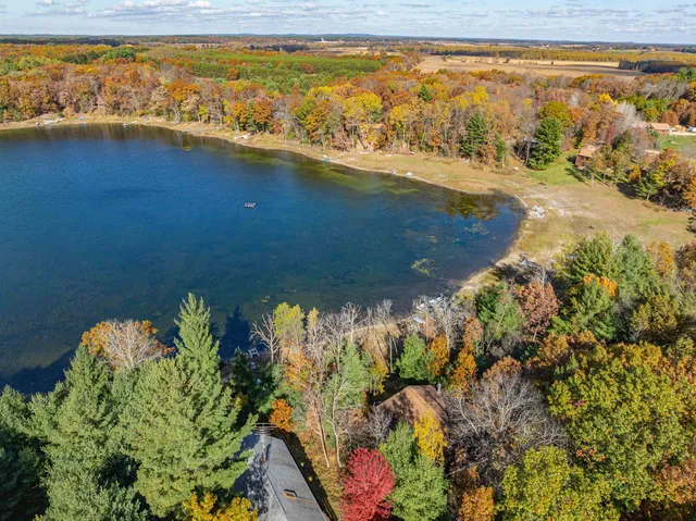 $299,900 | W7980 Glacier Lake Lane, Oxford, WI 53952