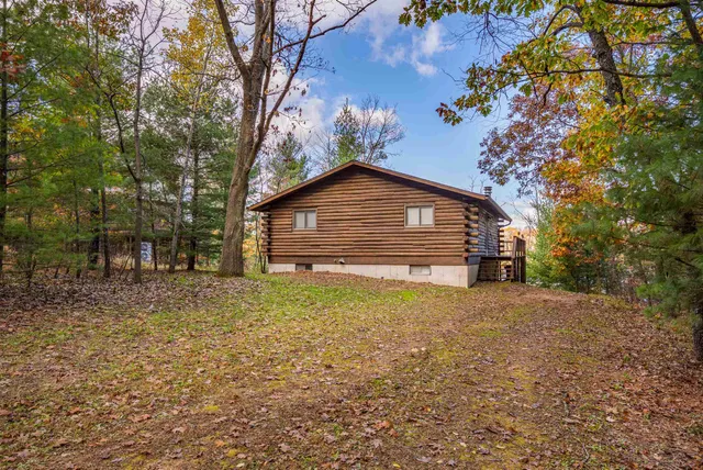 $299,900 | W7980 Glacier Lake Lane, Oxford, WI 53952