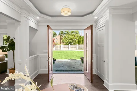 $2,795,000 | 11000 Luxmanor Road, North Bethesda, MD 20852