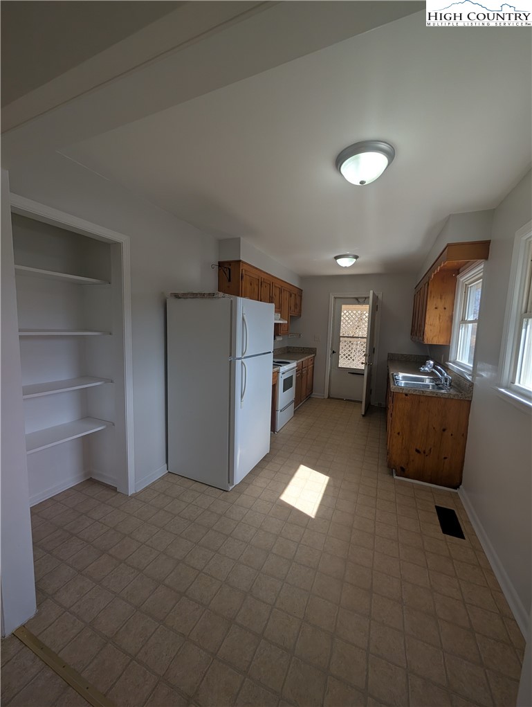 111 Dove Road Sparta, NC 28675 - Photo 4 of 35